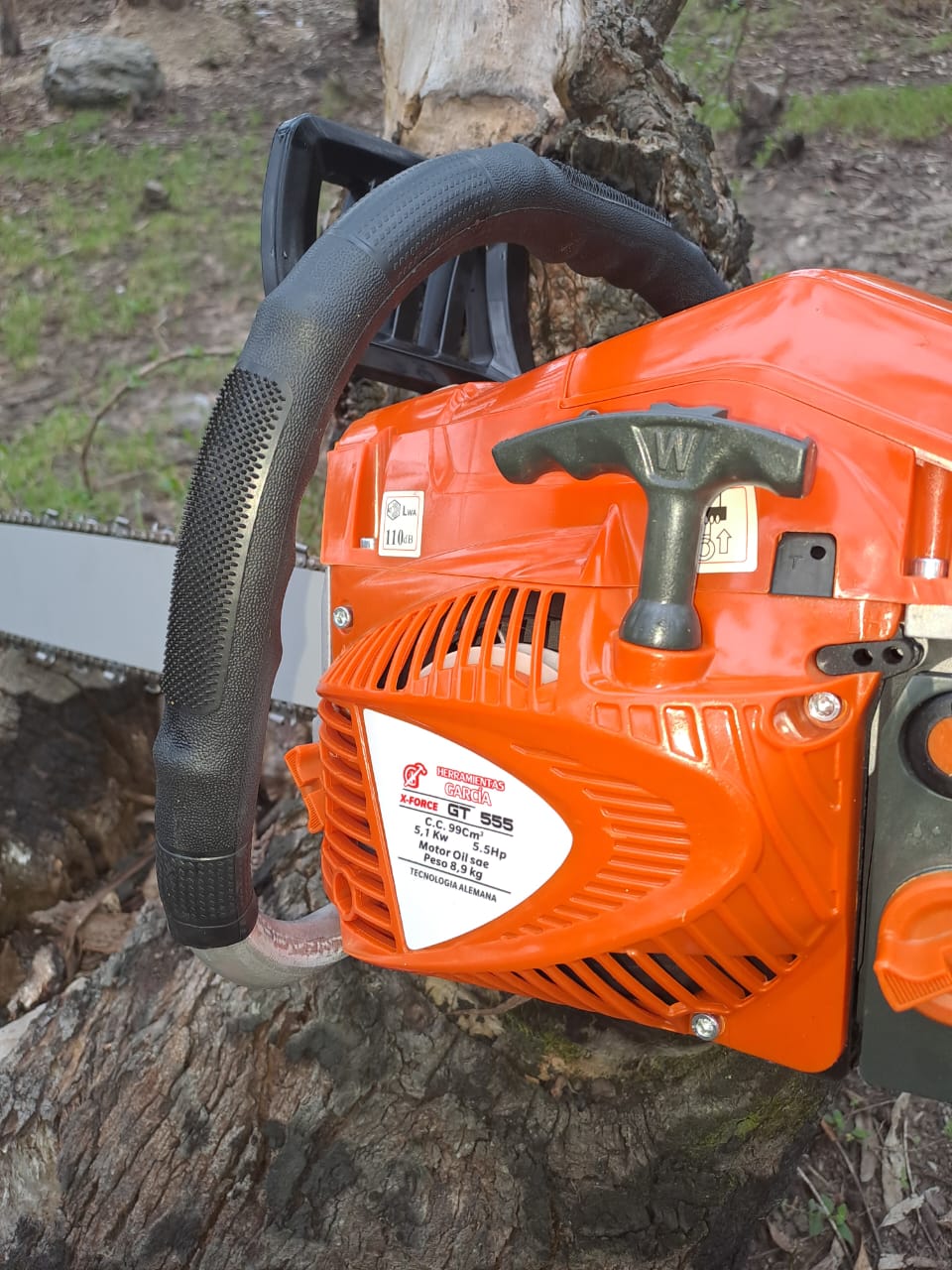 ¡Potencia y rendimiento excepcionales! Descubre la Motosierra gt555, el secreto para el éxito en tus tareas de jardinería y trabajos forestales