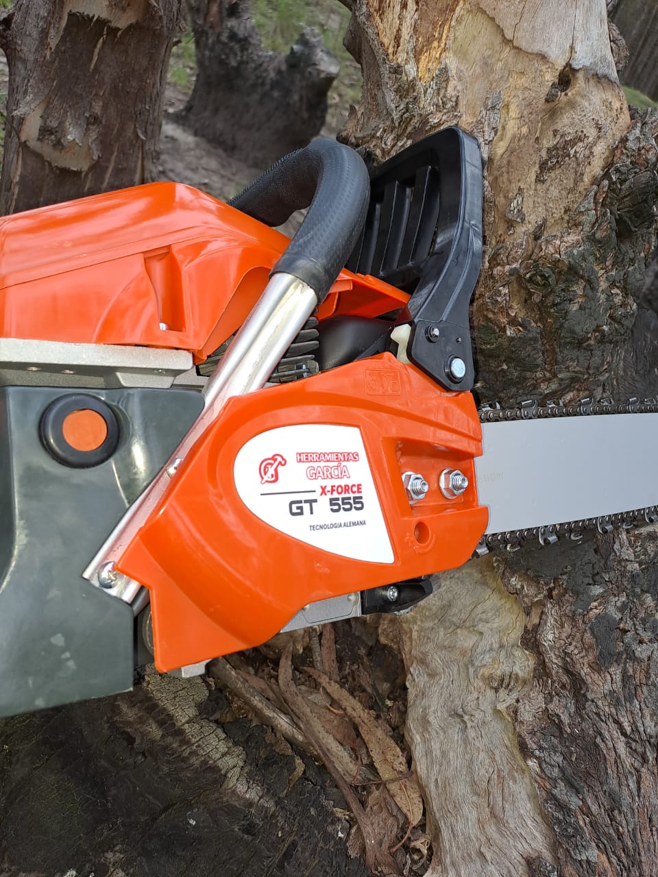 ¡Potencia y rendimiento excepcionales! Descubre la Motosierra gt555, el secreto para el éxito en tus tareas de jardinería y trabajos forestales